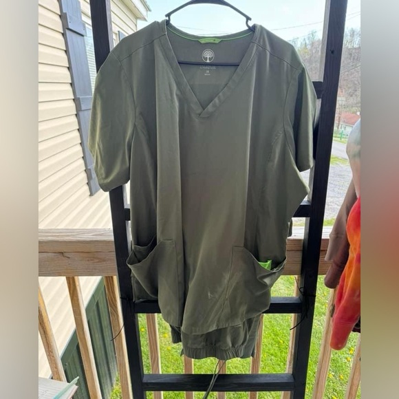 HH Works by Healing Hands scrub set. Brand new. Top is 3X, pants are 1X. $50. - Picture 1 of 1